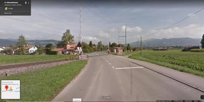 Der Bahnübergang Allmendstrasse in Uetendorf. Bahnübergang Allmendstrasse Uetendorf