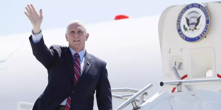 Auch ein Mitglied aus dem Team von Vizepräsident Mike Pence ist mit dem Coronavirus infiziert. Foto: Charlie Neibergall/AP/dpa