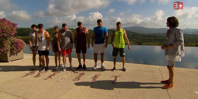 Er nimmt die Kandidaten der Bachelorette 2020 unter die Wissenslupe: Ex-Bachelor Patric Haziri. Bachelorette 2020