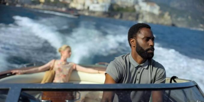 Elizabeth Debicki und John David Washington in einer Szene des Films «Tenet». tenet