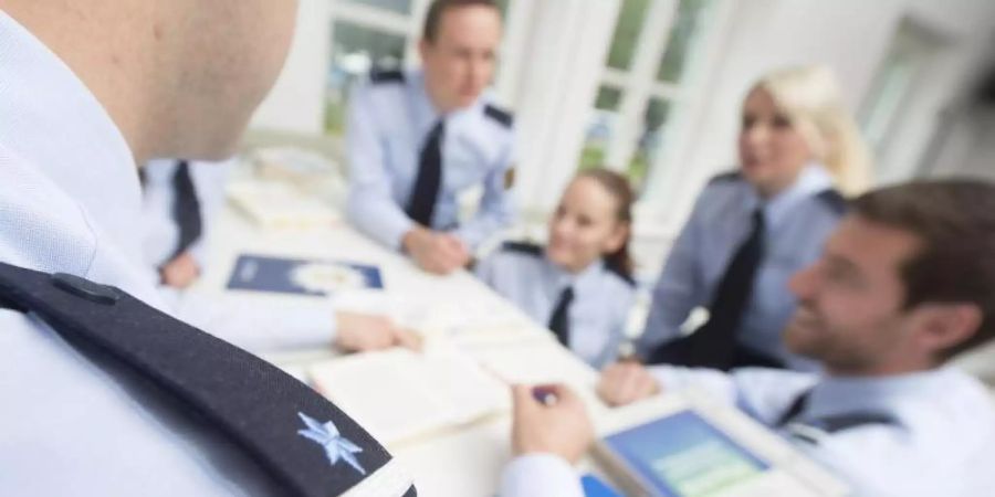 Polizeianwärter, fotografiert in einer Ausbildungssituation. Viele Abiturienten zieht es zur Polizei. Foto: Polizei BW/Innenministerium Baden-Württemberg/dpa