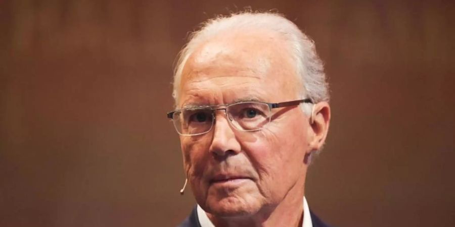 Hält viel von Bayern-Coach Hansi Flick: Ehrenpräsident Franz Beckenbauer. Foto: Ina Fassbender/dpa