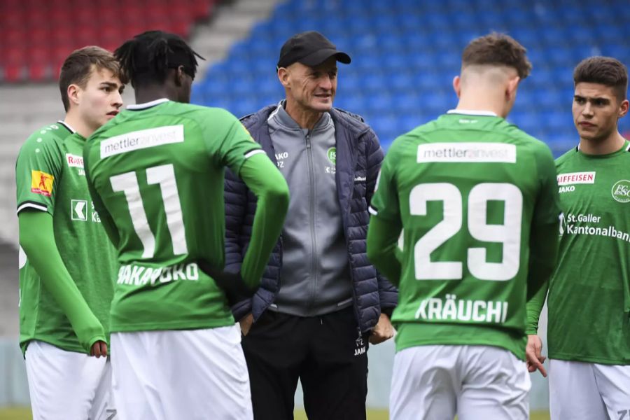 Auf Trainer Peter Zeidler und seinen FC St. Gallen wartet ein happiges Schlussprogramm.