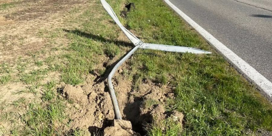 Verkehrstafel umgefahren