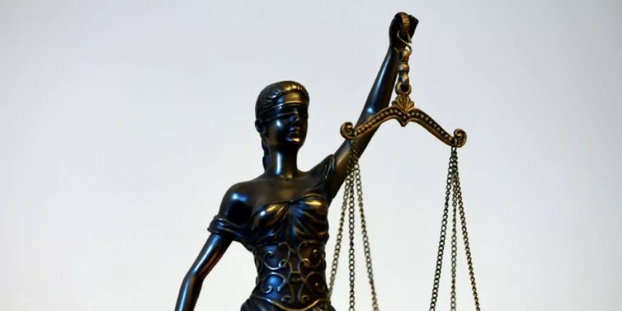 Waagschalen der Justitia