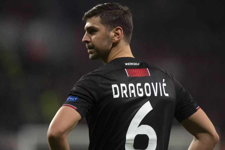 Nach seinen starken Leistungen in der EM-Qualifikation wechselte Dragovic 2016 zu Bayer Leverkusen.