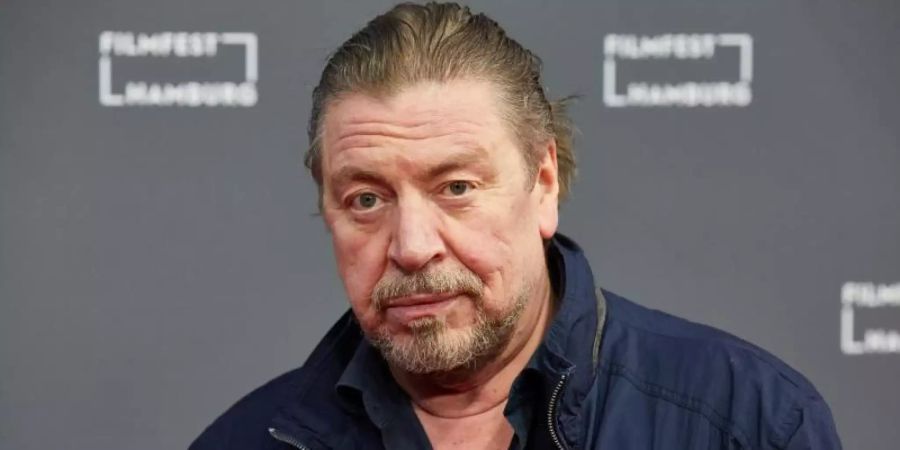 Armin Rohde geniesst die Stille der Nacht. Foto: Georg Wendt/dpa