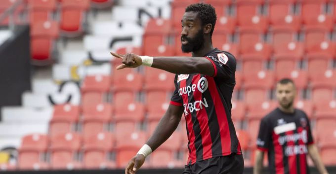 Johan Djourou gibt gegen den FC Thun sein Debüt für Xamax Xamax FC Thun