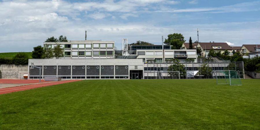 Blick auf einen Teil der Schulanlage Blindenmoos in Schliern bei Köniz.