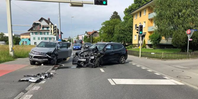 Emmen Frontalkollision Personen verletzt