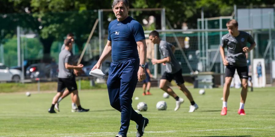 Trainer Maurizio Jacobacci bei der Arbeit mit seinem Team.