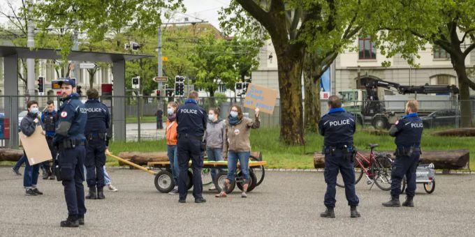 Klimaaktivisten protestierten bei der Bernexpo im Zuge der Session. bern