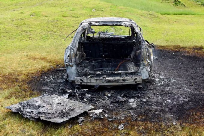 Der Vater konnte die Tochter (1) aus dem brennenden Auto retten. Emmetten Brand