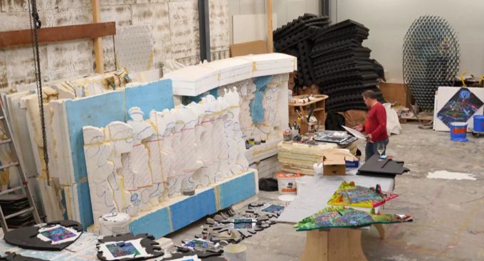 David Pflugi bei der Arbeit in seinem Atelier.