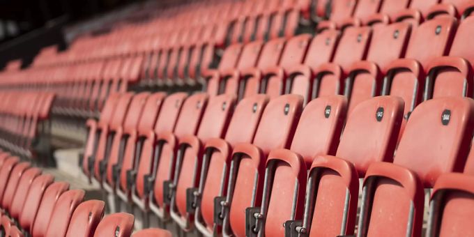 Leere Ränge in den Stadien: Nun gibt es auch Bundesgelder für die Profiligen. Das hat der Nationalrat beschlossen. (Archivbild) Leere Ränge in den Stadien: Nun gibt es auch Bundesgelder für die Profiligen. Das hat der Nationalrat beschlossen. (Archivbild)