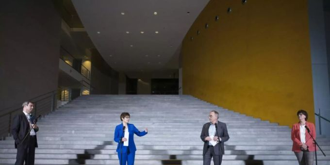 Die Spitzen der Grossen Koalition bei der Bekanntgabe Die Spitzen der Grossen Koalition bei der Bekanntgabe