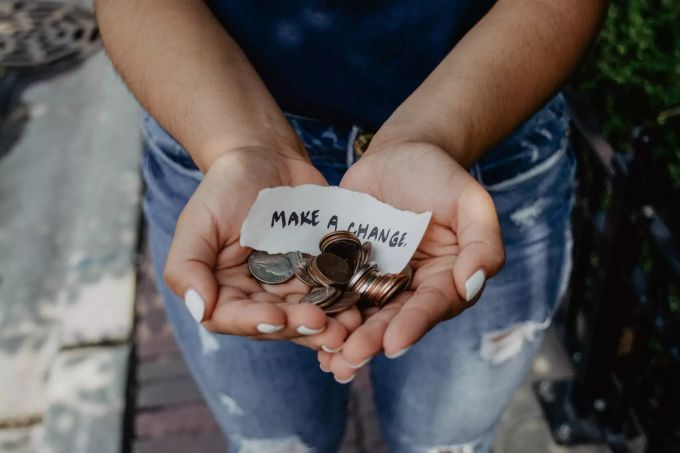 Bei Spenden hilft es, sich gut mit den diversen Organisationen auseinanderzusetzen. spenden