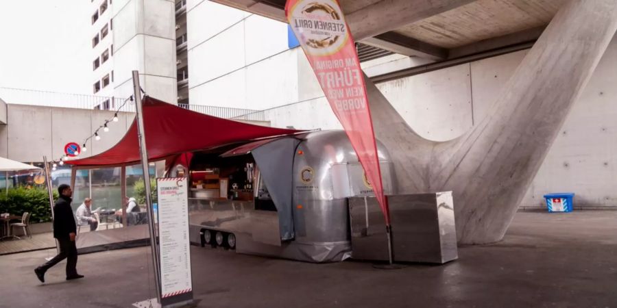 Sternengrill hat wieder geöfftnet am Flughafen Kloten.