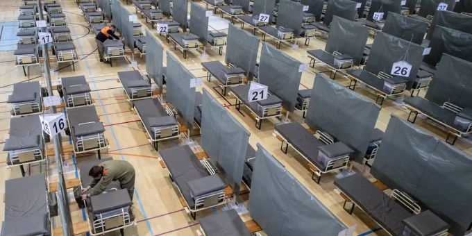 Rund 220 Betten wurden für Patienten, die mit dem Coronavirus infiziert sind, in einer Turnhalle und auf dem Areal des Schweizer Paraplegiker Zentrum aufgestellt. Coronavirus - Schweiz