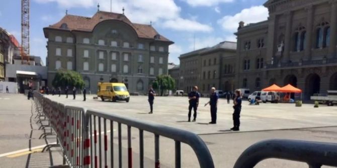 Polizei Bundesplatz Coronavirus Demo