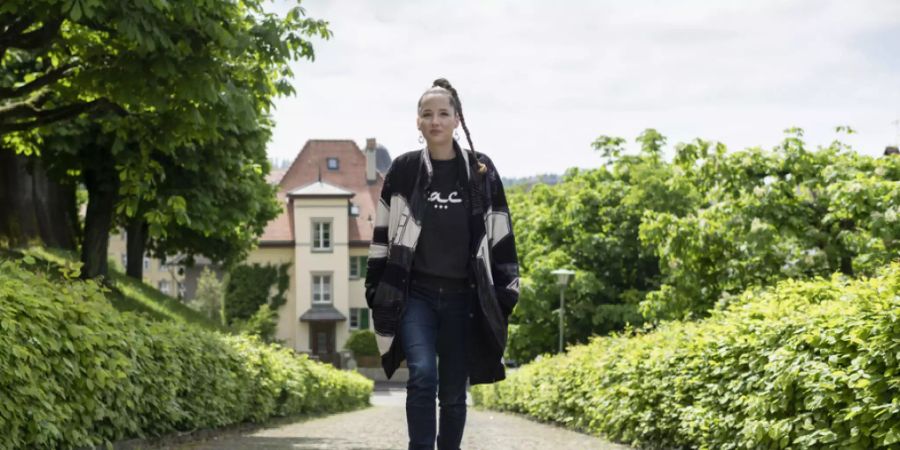 Heute erscheint «PS:», das neue Album von Steff la Cheffe: Auf einem Spaziergang in ihrer Heimatstadt Bern spricht sie über das zentrale Thema in den Songs.