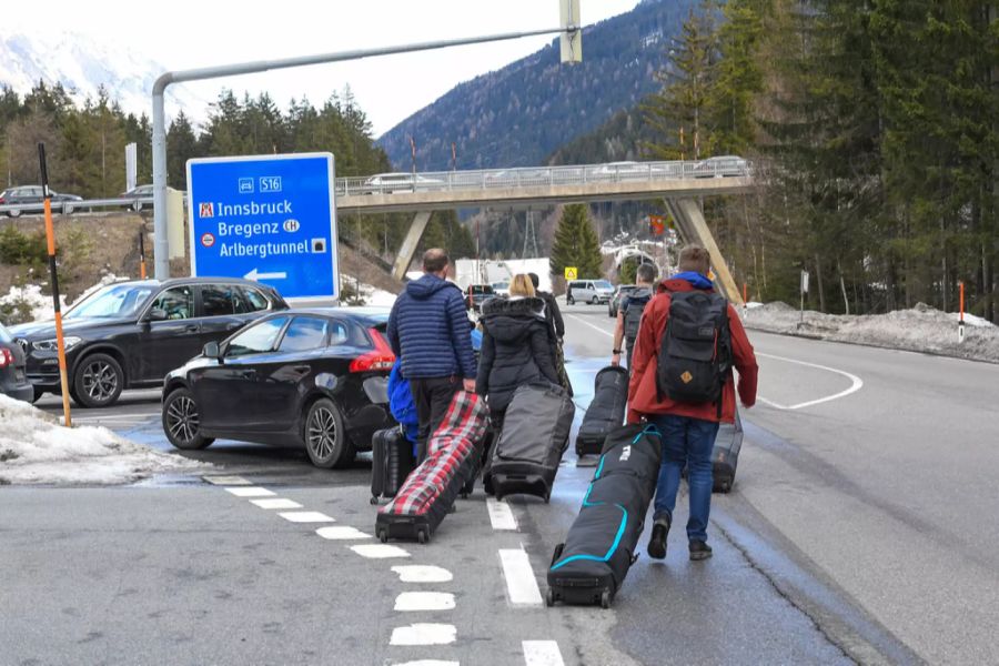 Nach Ausbruch des Coronavirus mussten Touristen das Skigebiet verlassen.