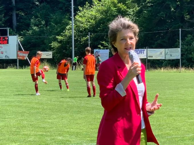 Simonetta Sommaruga am Junioren-B-Spiel des FC Sternenberg bei Köniz. Simonetta Sommaruga