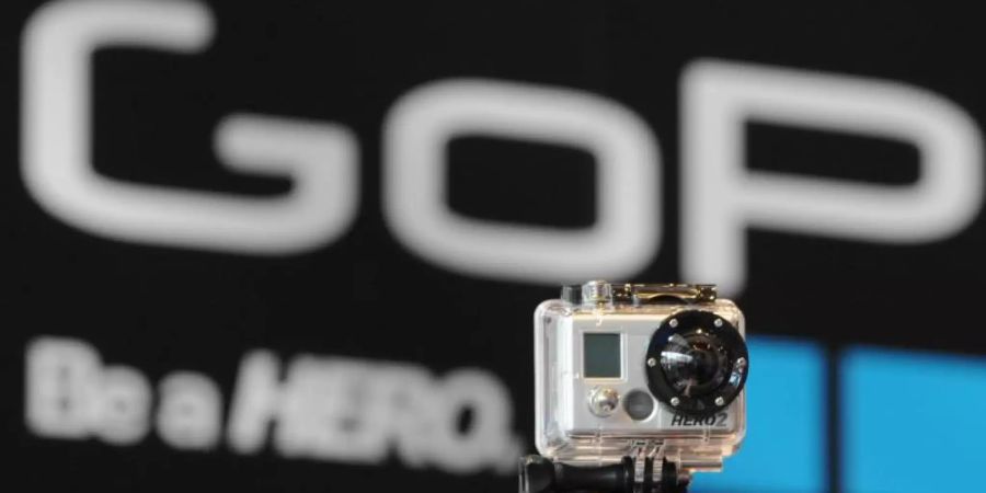 Eine GoPro-Kamera auf einem Fahrradhelm. Foto: Patrick Seeger/dpa