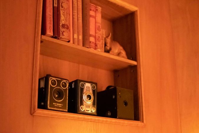 Der Salon wurde liebevoll dekoriert, auch mit alten Kameras.