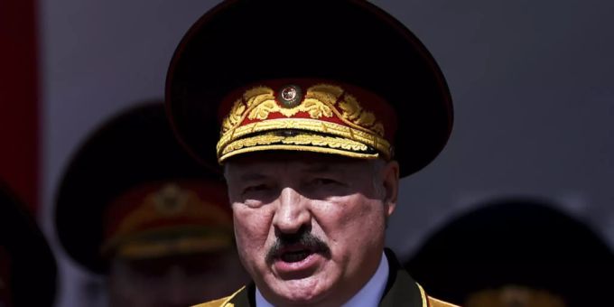 Alexander Lukaschenko, Präsident von Belarus, hält eine Rede bei der Militärparade zum 75. Jahrestag des Sieges über Nazideutschland. Alexander Lukaschenko