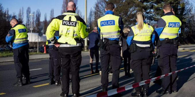 Bei einem Selbstunfall in Lausanne ist ein 25-jähriger Mann tödlich verunglückt. (Symbolbild) Unfall Lausanne