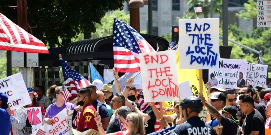 Proteste am Rathaus von Los Angeles