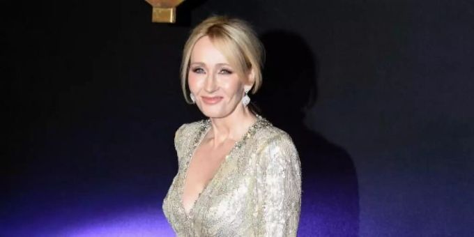 Autorin J. K. Rowling twitterte umstrittene Aussagen über Trans-Frauen und -Männer. Joanne K. Rowling