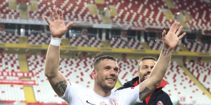 Nimmt nach der Corona-Pause mit Antalyaspor den Spielbetrieb wieder auf: Lukas Podolski. Foto: Uncredited/AP/dpa