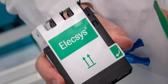 Für den Test Elecsys Anti-Sars-CoV-2 gibt der Hersteller Roche eine Sensitivität von 100 Prozent an. Damit wäre die Erkennungsrate sehr hoch. Foto: Peter Kneffel/dpa Für den Test Elecsys Anti-Sars-CoV-2 gibt der Hersteller Roche eine Sensitivität von 100 Prozent an. Damit wäre die Erkennungsrate sehr hoch. Foto: Peter Kneffel/dpa
