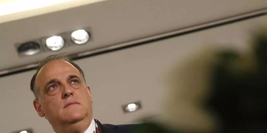 Der spanische Liga-Chef Javier Tebas will die Saison nicht komplett absagen. Foto: Javier Lizon/EFE/dpa