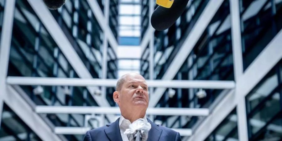 Olaf Scholz (SPD), Bundesminister der Finanzen, spricht in der SPD-Parteizentrale zu den Medienvertretern. Foto: Kay Nietfeld/dpa