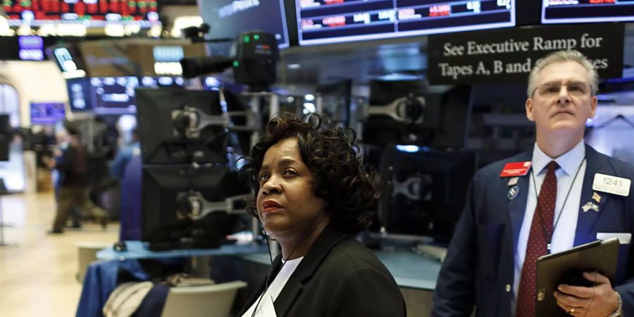 Die Aktienkurse an der New Yorker Wallstreet haben am Dienstag vor dem Hintergrund des Preiszerfalls beim Erdöl deutlich nachgegeben. (Archivbild)