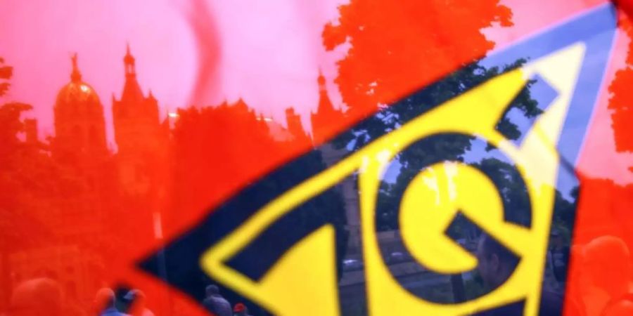 Laut der Gewerkschaft IG Metall stehen 300.000 Arbeitsplätze auf der Kippe. Foto: Jens Büttner/dpa-Zentralbild/dpa/Symbolbild