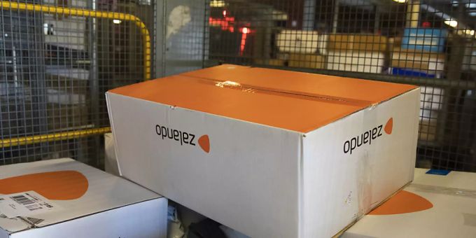 Hebt Prognose - Zalando dank Corona-Krise mit doppeltem Betriebsgewinn