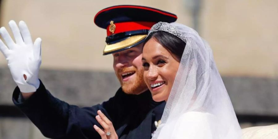 Prinz Harry und seine Frau Meghan nach ihrer Trauung. Foto: Phil Noble/AP/dpa