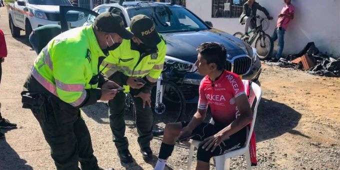 Glück im Unglück: Nairo Quintana (r) nach seinem Trainingsunfall in Kolumbien. Foto: ---/colprensa/dpa Glück im Unglück: Nairo Quintana (r) nach seinem Trainingsunfall in Kolumbien. Foto: ---/colprensa/dpa