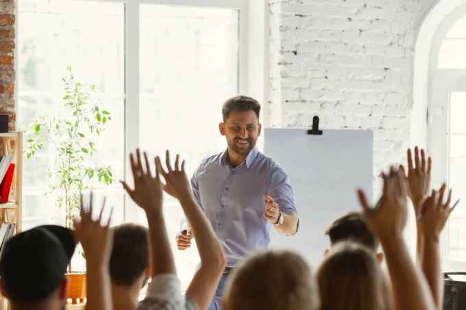 Es gibt unterschiedliche Regelungen für die Weiterbildungsangebote in den jeweiligen Kantonen. Weiterbildung
