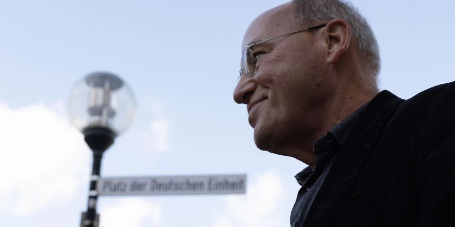 Der Linken-Politiker und Rechtsanwalt Gregor Gysi übernimmt die Verteidigung eines Klimaschutz-Demonstranten, der sich in Berlin vor dem Amtsgericht verantworten muss.