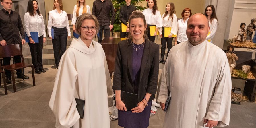 Gottesdienst in einer Kirche.