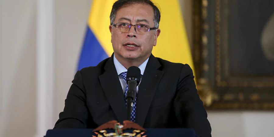 ARCHIV - Gustavo Petro, Präsident von Kolumbien, in Bogota. Petro hatte am Wochenende mitgeteilt, seine Regierung habe mit mehreren bewaffneten Gruppen des südamerikanischen Landes eine Waffenruhe bis Ende Juni vereinbart, darunter auch mit der ELN. Foto: Luisa Gonzalez/Reuters Pool via AP/dpa