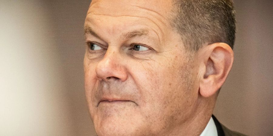 Lädt ins Kanzleramt ein, um über die Rahmenbedingungen für die Munitionsproduktion zu sprechen: Olaf Scholz.