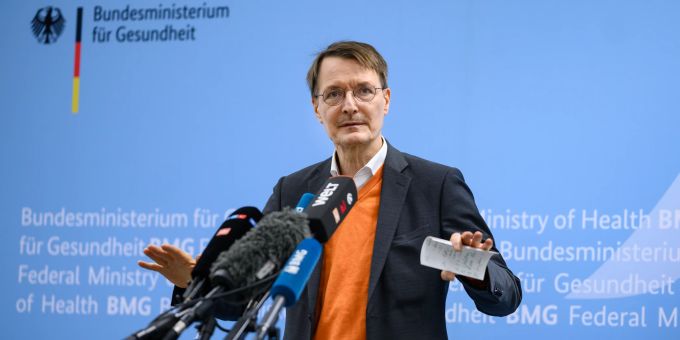 Bundesgesundheitsminister Karl Lauterbach (SPD) spricht im Bundesministerium für Gesundheit. karl lauterbach