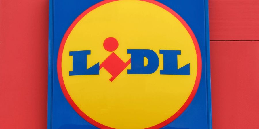 Der Discounter Lidl will künftig in seiner Werbung und bei der Verpackung seiner Eigenmarkenprodukte mehr Rücksicht auf die Kindergesundheit nehmen.