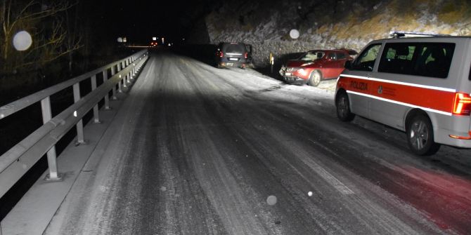 Sagogn: Kollision auf schneebedeckter Fahrbahn